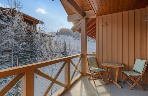 East Kootenay Condo | TOP FLOOR in Panorama Resort | TRUE Ski In/Out | Indoor Access to Pool & HotTubs