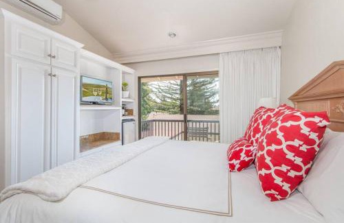 Napa Apartment | Top Floor Napa Retreat, Pool, Near Wineries, Pet Friendly