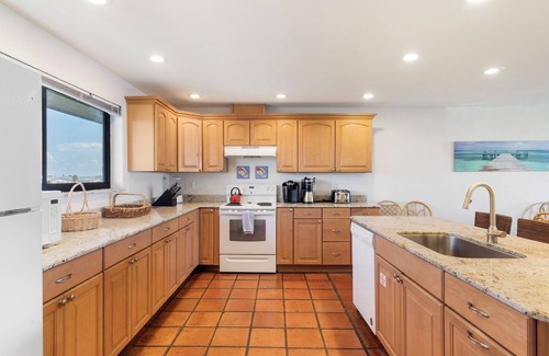 Key West Condo | Top floor Ocean Views, Spacious 2 Bedroom Condo, Views from every room