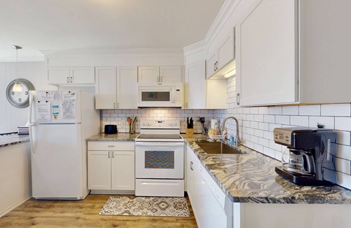 North Carolina Coast Condo | Top-Floor Oceanfront | Pool, Deck, Master Views, Easy Beach Access, Parking