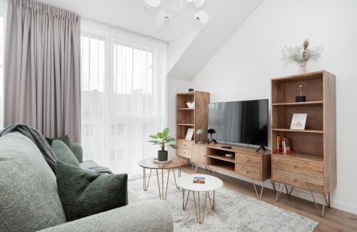 Vilnius Apartment | Top Floor, Spacious Apartment w-Balcony & Garage I Cohost