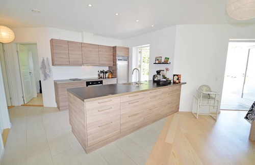 Kragenæs House | Top house in the first row on the water.