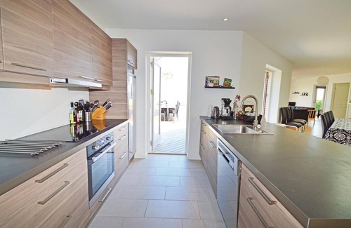 Kragenæs House | Top house in the first row on the water.