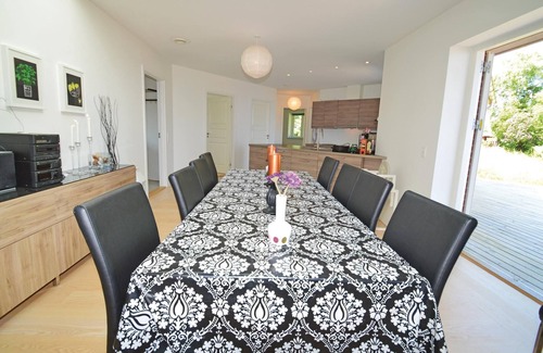 Kragenæs House | Top house in the first row on the water.