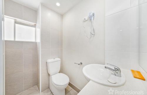 Emu Park Apartment | Top Level Studio 17 Endeavour