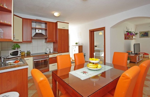 Gradac Apartment | Top location! Directly on the beach, with fantastic sea view, WLAN, air conditioning, parking lot