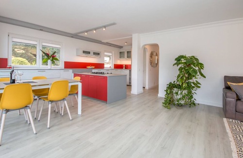 Puerto de la Cruz Condo | Top modern penthouse, heated pool, garden, beach within walking distance, parking space