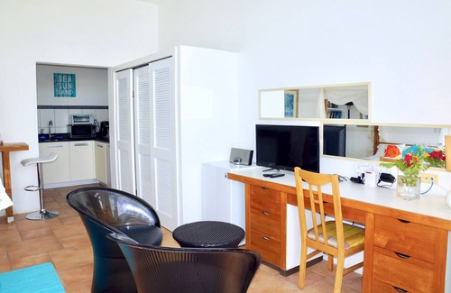 Pelican Key Apartment | Top of Pelican Key! Spectacular sea views, near beaches, Wifi, parking, private