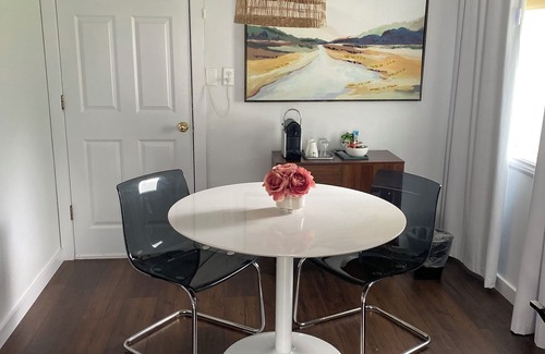 Weatherford Cottage | Top of the Hill-Cozy 1 bed/1 bath cottage, less than one mile to downtown.