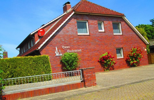 Westeraccumersiel House | Top vacation home, 6 pers., sauna, 2 bathrooms, WLAN, fireplace, terrace, playground, dog