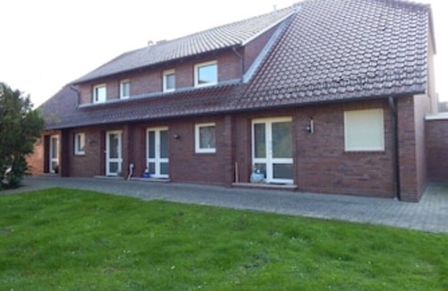 Westeraccumersiel House | Top vacation home, 6 pers., sauna, 2 bathrooms, WLAN, fireplace, terrace, playground, dog