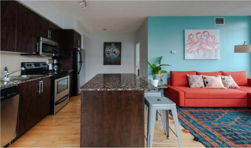 Downtown Toronto House | Toronto Downtown Core Two Bedroom Condo with CN Tower View, Free Parking