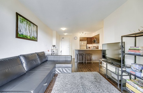 Bayview Village Condo | Toronto Furnished Condo - Modern 1 Bed, 1 Bath Corner Suite. 6 month+ Stays