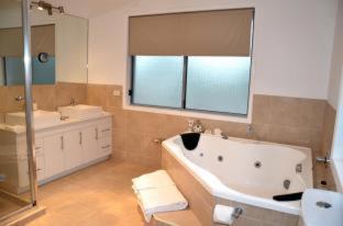 Torquay Bed & Breakfast | Torquay Terrace Bed & Breakfast