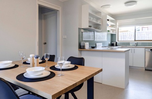 Torquay Apartment | Torquay Treasure, close to the beach and shops