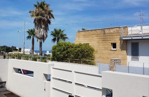 Torre dell'Orso House | Torre dell'Orso centro - villino vista mare con ampio giardino