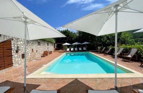 Strettura Cabin | Torretta sleeps 5 with pool and exclusive gardens plus private verandah