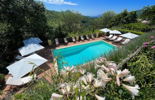 Strettura Cabin | Torretta sleeps 5 with pool and exclusive gardens plus private verandah