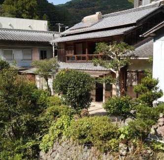Kochi House | TOSAYAMA BASE 清流沿いの里山 古民家貸切 高知市街地より車で約20分