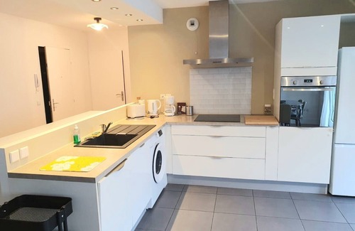 Villette Gare Apartment | Totem, Bright and quiet 70m² 2-bedroom apartment with balcony