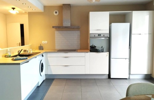 Villette Gare Apartment | Totem, Bright and quiet 70m² 2-bedroom apartment with balcony