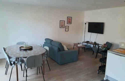 Villette Gare Apartment | Totem, Bright and quiet 70m² 2-bedroom apartment with balcony