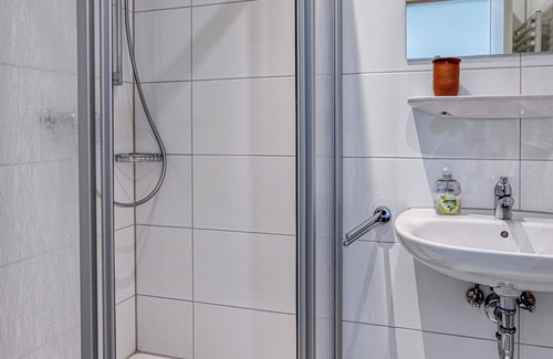 Lohmar Hotel | Touch Down Motel