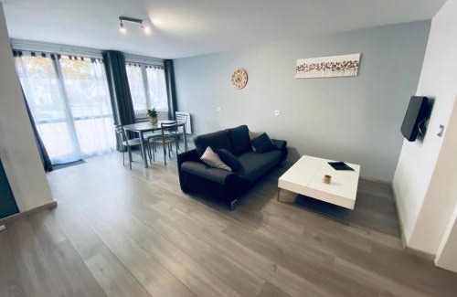 Toul Apartment | TOUL Appartement Entier avec PARKING Privé au Calme Cosy à Étage avec Balcon