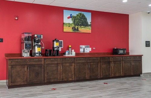 Katy Hotel | Tour Around Katy! Relaxing Unit w/Free Bfast, Visit LaCenterra at Cinco Ranch!