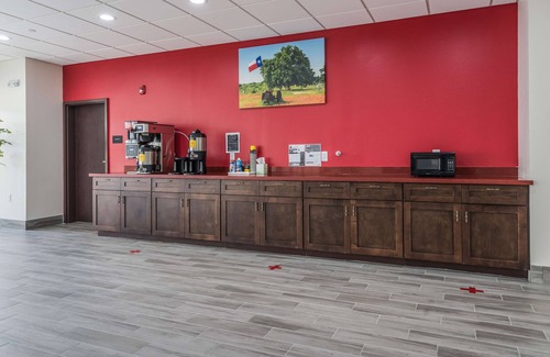 Katy Hotel | Tour Around Katy! Relaxing Unit w/Free Bfast, Visit LaCenterra at Cinco Ranch!
