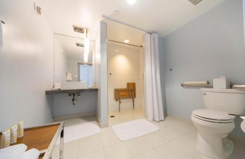 Pacific Beach Hotel | Tower 23 Hotel