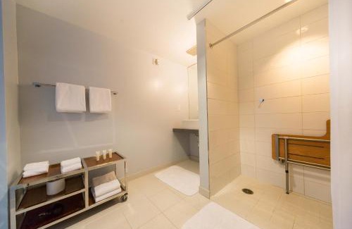 Pacific Beach Hotel | Tower 23 Hotel