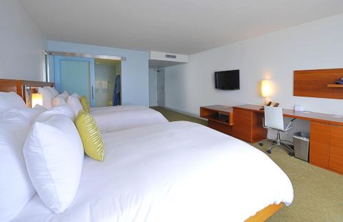 Pacific Beach Hotel | Tower 23 Hotel