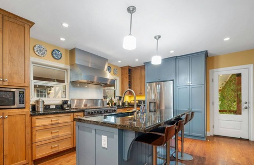Tarrytown House | Tower Dr #A xxxxxxxx