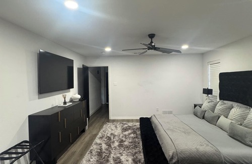 North Arlington Bed & Breakfast | TOWERING OAKS SUITE @ ARLINGTON ENTERTAINMENT DISTRICT