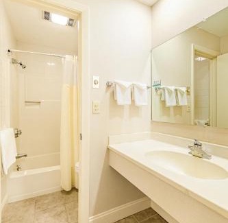 Gorham Resort | Town & Country Inn & Resort