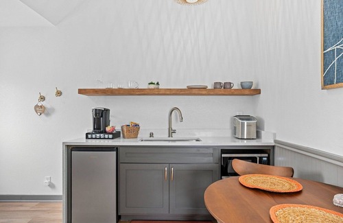 Fredericksburg Apartment | Town Creek Warren - Suite A | Great Locaton