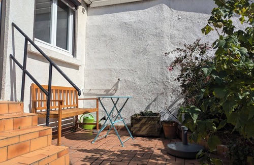 Boulogne-Centre House | Town house 500 m from the ramparts, quiet street, sleeps 4. Exterior courtyard.