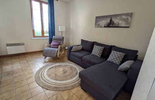 Boulogne-Centre House | Town house 500 m from the ramparts, quiet street, sleeps 4. Exterior courtyard.