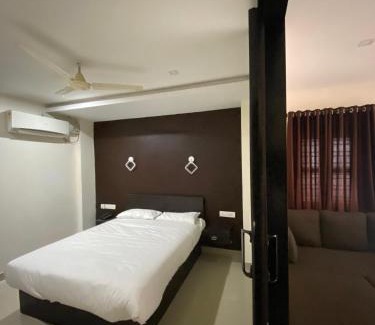 Valanchery Hotel | Town Hub