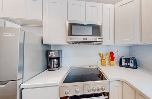 The Pines House | Town of Rehoboth Beach retreat with full kitchen, washer/dryer, fast WiFi, & AC
