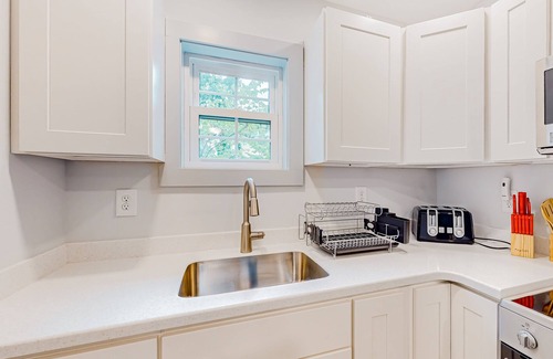 The Pines House | Town of Rehoboth Beach - Airy, walkable suite near the beach & boardwalk