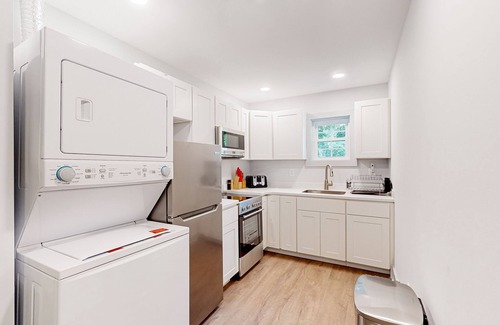 The Pines Condo | Town of Rehoboth Beach updated studio with AC, kitchen, & W/D - walk everywhere