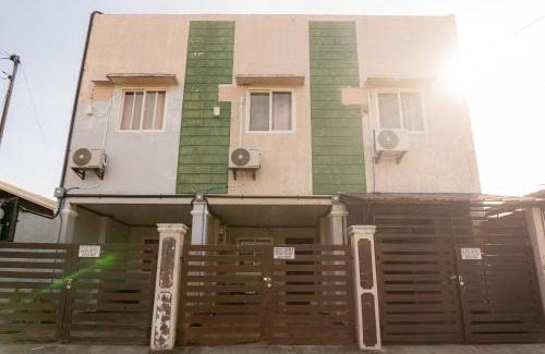 Talomo District House | Townes Huge Home Big Grps Big Fam Near SM Ecoland DGT Coastal road ADDU UM