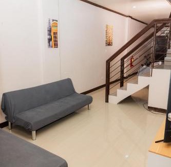 Talomo District House | Townes Huge Home Big Grps Big Fam Near SM Ecoland DGT Coastal road ADDU UM