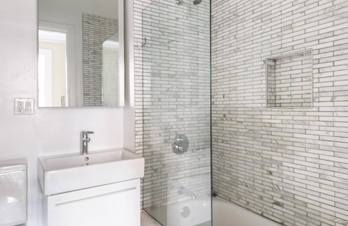 Greenwich Village Apartment | Townhouse Chic 1B/Quiet, with Washer/Drier, High Ceilings