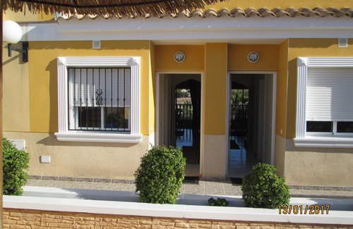 Benijofar Villa | Townhouse in Benijofar with very large, shared pool FREE Wi-Fi & English TV