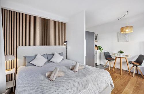 Wahren Apartment | TRABER APARTMENTS Studio Kaffee Terrasse & Parken