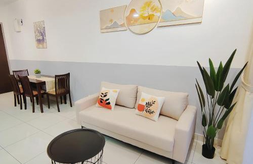 Kampung Bukit Dukong Apartment | Traders Garden Cozy 2 BR Family Suite with WiFi