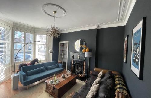 Rutherglen Apartment | Traditional apt close to city centre & Hampden